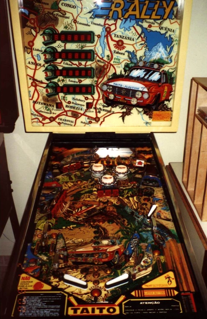 Uma máquina de pinball retrô