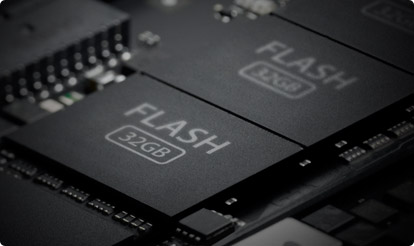 air 13 features flash main.jpg - fonte: Apple MacBook Air Ele pensa e age como se fosse um Mac grande. (http://www.apple.com/br/macbookair/features.html)