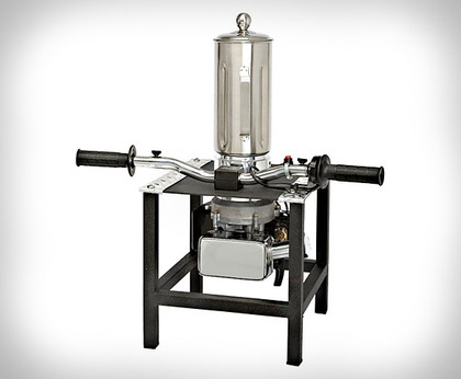 gas powered blender.jpg - fonte: Gas Powered Blender | Uncrate (http://www.uncrate.com/men/gear/outdoor/gas powered blender/)