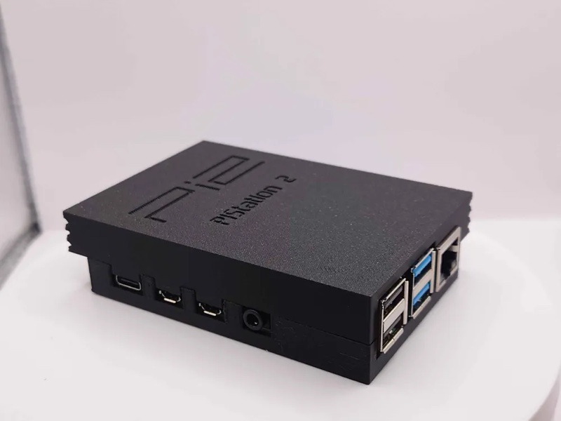 Foto de um Raspberry Pi com case PiStation2