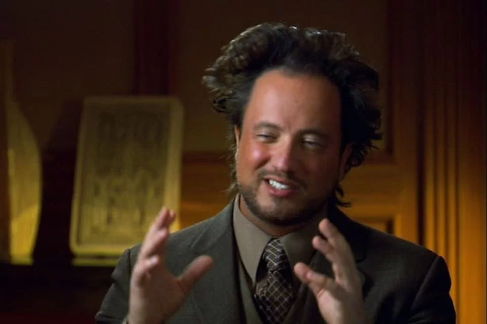 Foto de Giorgio A. Tsoukalos, famoso por adotar “hipóteses” de origem alienígena para todo tipo de evento ou construção da antiguidade humana