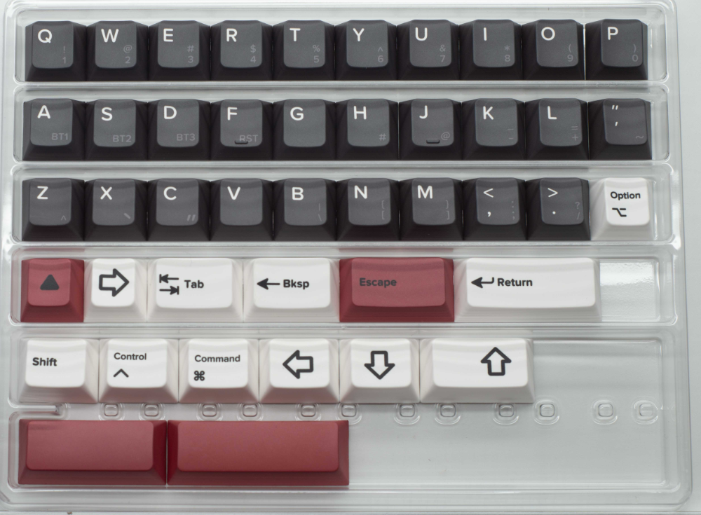 Uma bandeja plástica contendo 40 teclas compatíveis com teclados mecânicos.
