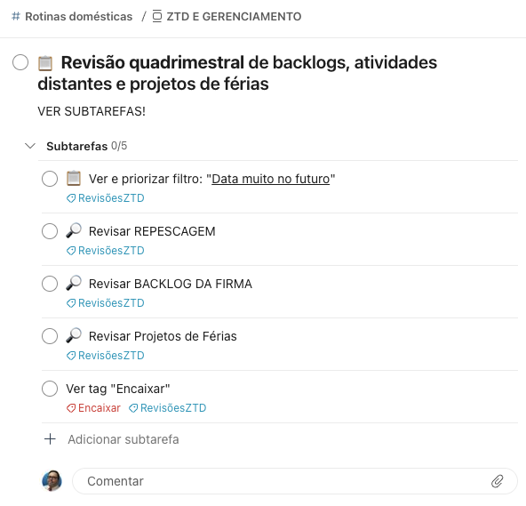 Print de diálogo do Todoist mostrando a tarefa descrita no post, com 5 subtarefas, relacionadas a rever: atividades com data muito no futuro, atividades em repescagem, backlog da firma, projetos de férias e a tag